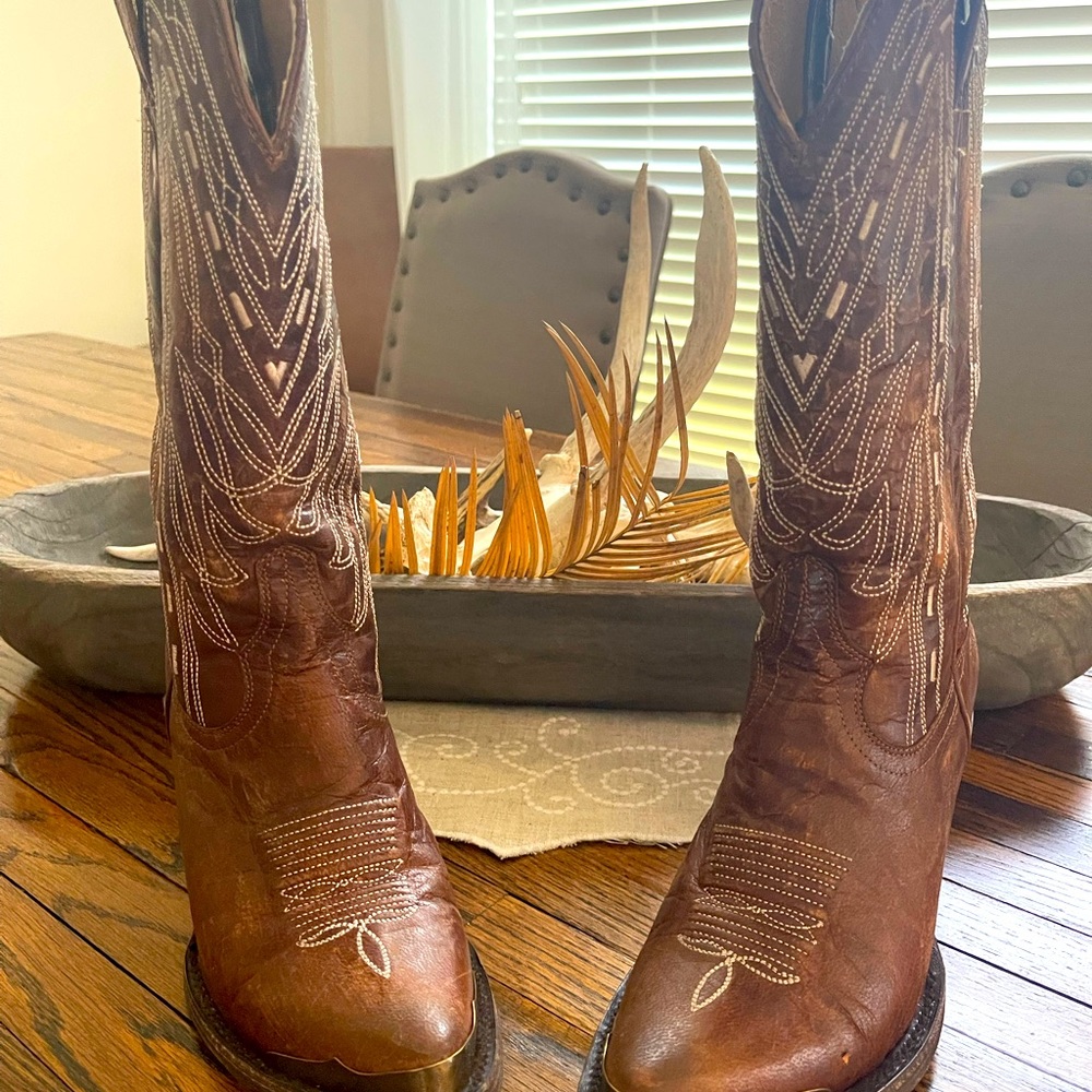Ladies cowgirl boots